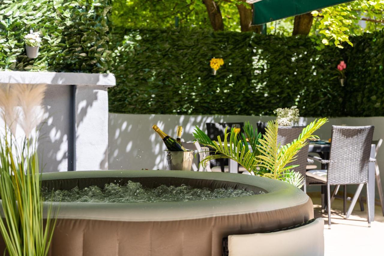 Oasis Luxury Apartment With Terrarce And Jacuzzi Split Eksteriør bilde
